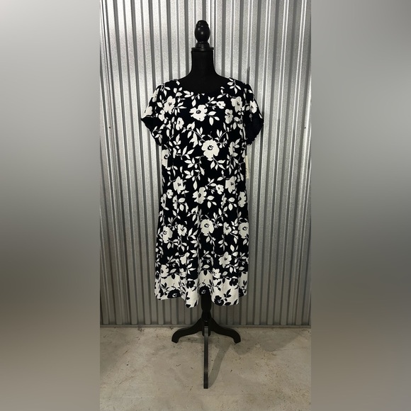 Eliza J Dresses & Skirts - Women’s Eliza J BNWT Blue White Floral Midi Polyester Elastane Dress Size 20W